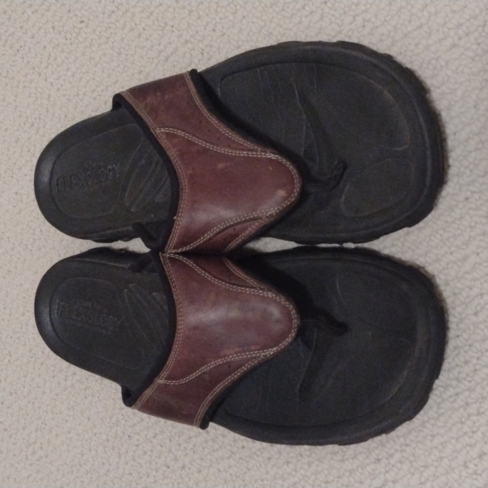 Club Room leather flip flops